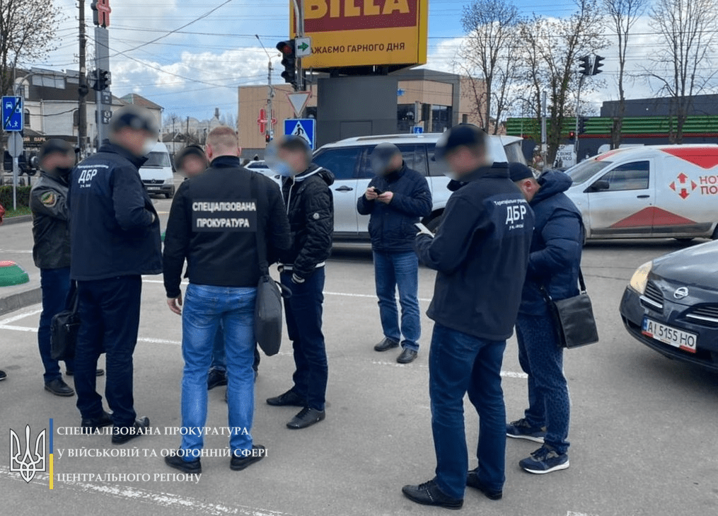У аеропорту «Бориспіль» прикордонника спіймали на передачі хабара за сприяння незаконному проникненню в Україну – Резонанс – о коррупции, взятках, судьях, власти